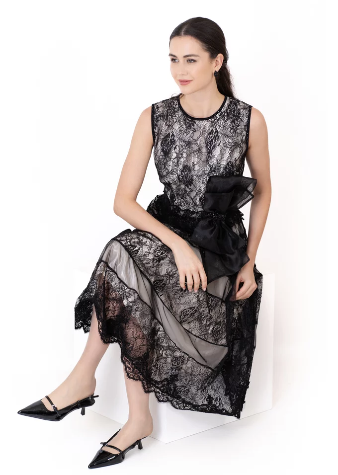 Rochie de gala dual cu broderie neagra fina in combinatie cu dedesupt perlat crem decorata cu neagra