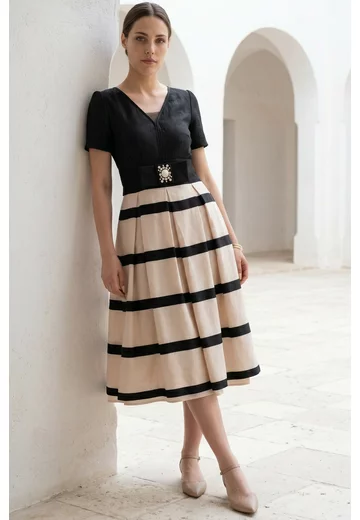 Rochie de gala rafined stripes cu funda si pietre