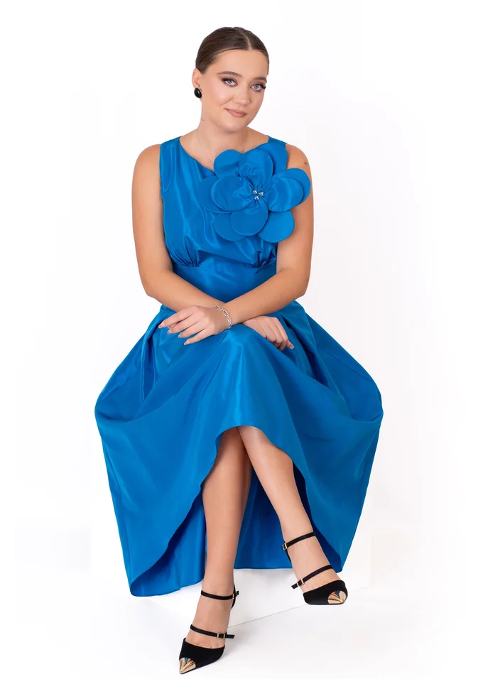 Rochie de gala rafined topaz accesorizata cu floare