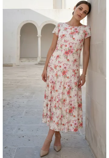 Rochie de vara pe linia corpului din vascoza cu print flori de camp