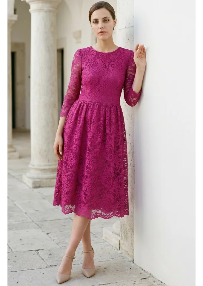 Rochie din dantela macrame magenta cu detalii satinate