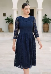 Rochie din dantela macrame navy cu detalii satinate
