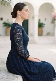Rochie din dantela macrame navy cu detalii satinate