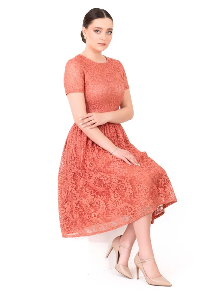 Rochie din dantela macrame pierisc cu detalii satinate