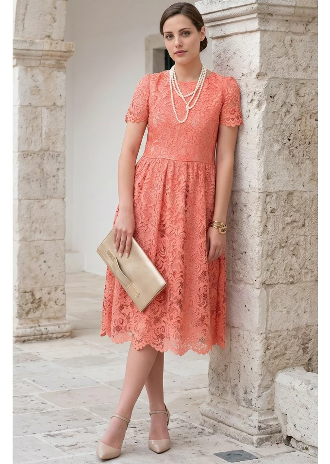 Rochie din dantela macrame piersic cu detalii satinate