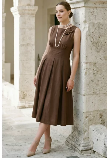 Rochie din  in sepia brown decorata cu flori si strasuri