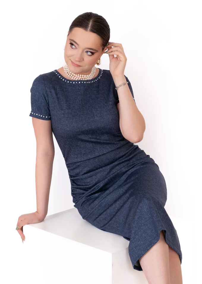 Rochie din jerse denim accesorizata cu perle