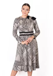 Rochie din jerse gri cu print abstract accesorizata cu funda