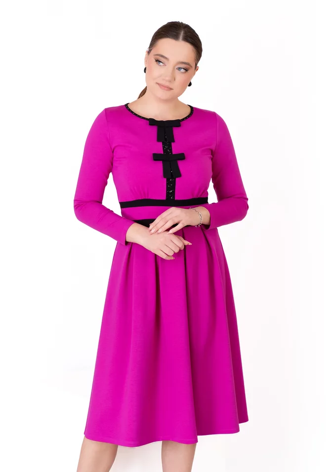 Rochie din jerse roz fucsia decorata cu funite