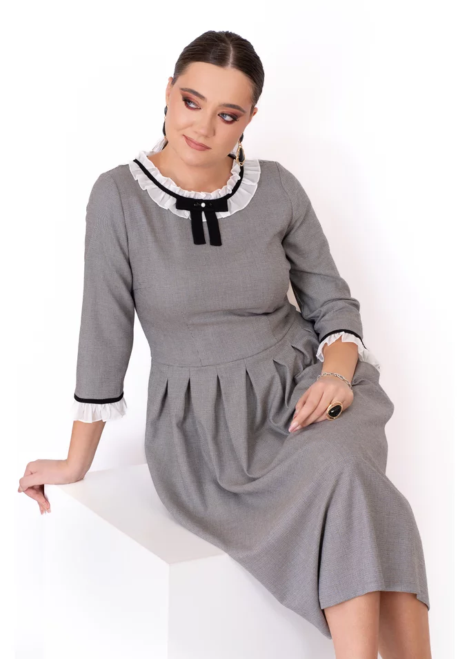 Rochie  din stofa fina cadrilata decorata cu fundita