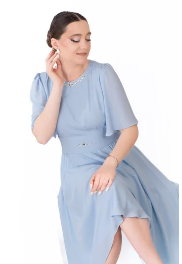 Rochie eleganta baby blue din voal cu pietre si perle