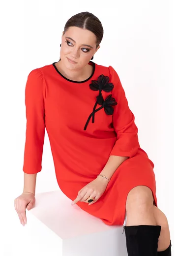 Rochie eleganta conica rosu corai cu detalii florale din stofa premium