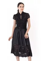 Rochie eleganta dark beauty din dantela tip macrame si tafta fina