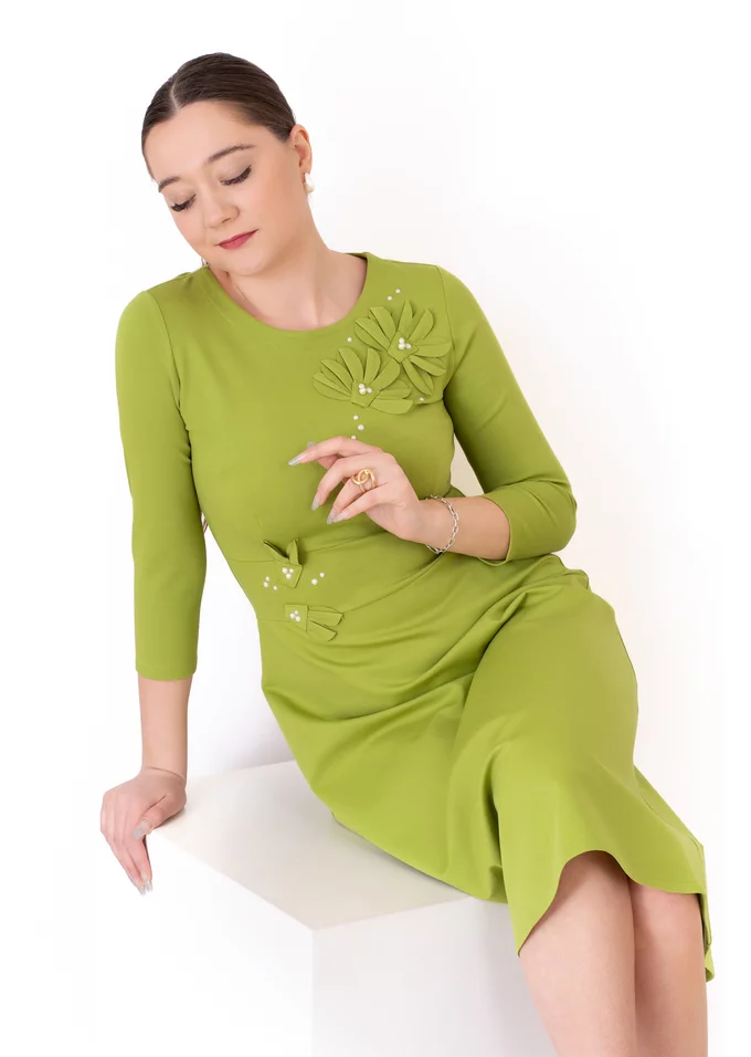 Rochie eleganta eclat green accesorizata cu flori si perle