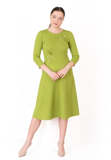 Rochie eleganta eclat green accesorizata cu flori si perle