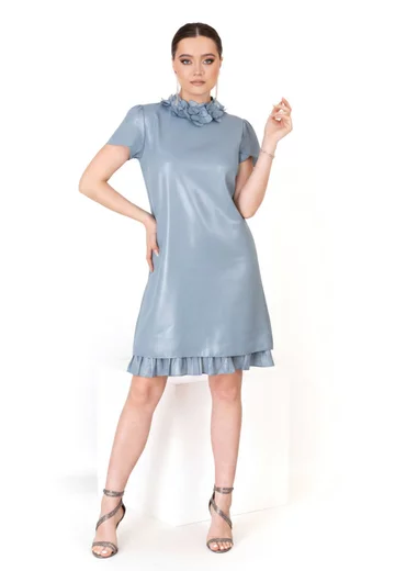 Rochie eleganta saphire elegance accesorizata cu colier din flori