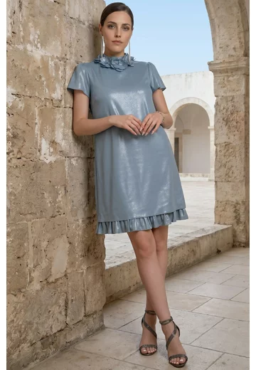 Rochie eleganta saphire elegance accesorizata cu colier din flori