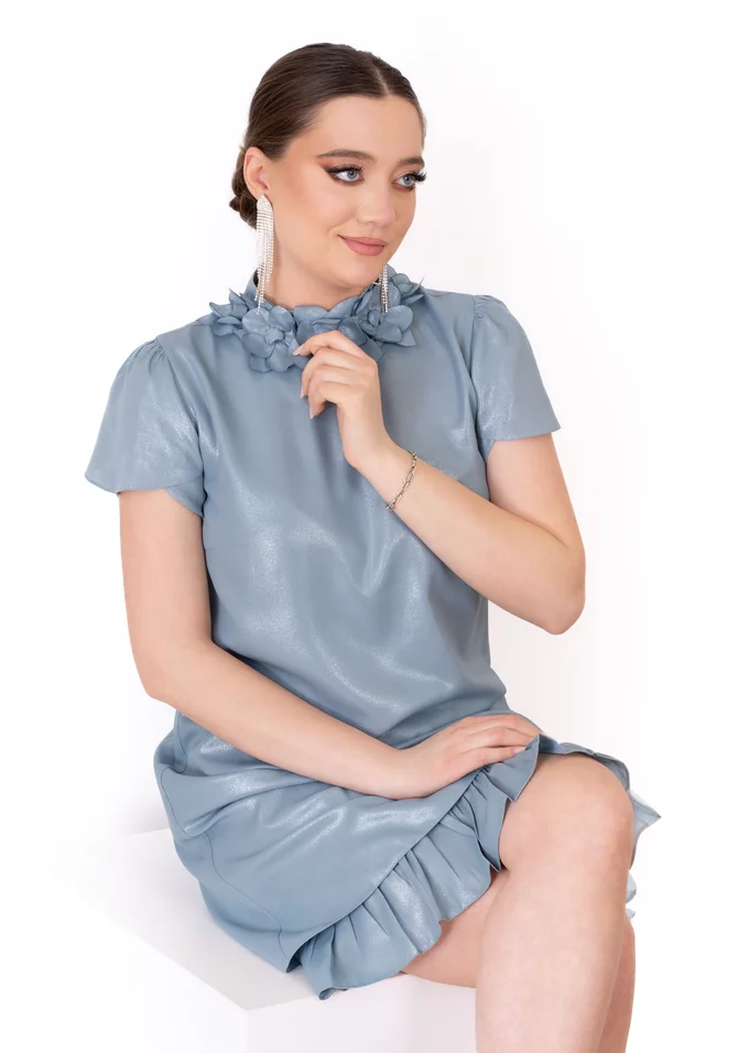Rochie eleganta saphire elegance accesorizata cu colier din flori