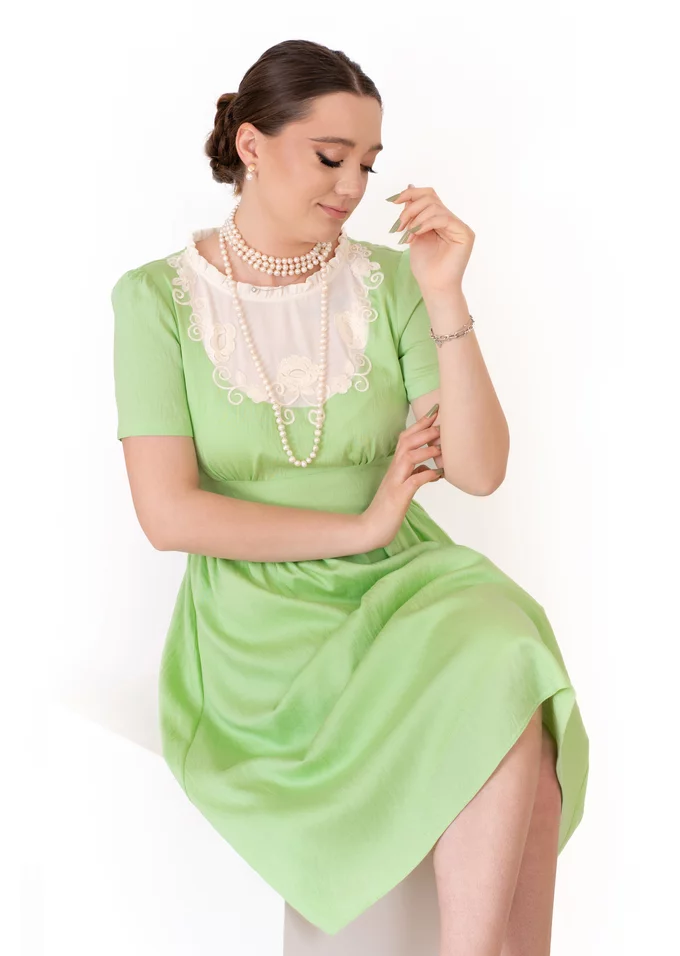 Rochie ethereal mint delicata din crep de vascoza