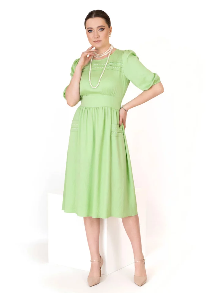 Rochie ethereal mint delicata din crep de vascoza cu detalii din perle