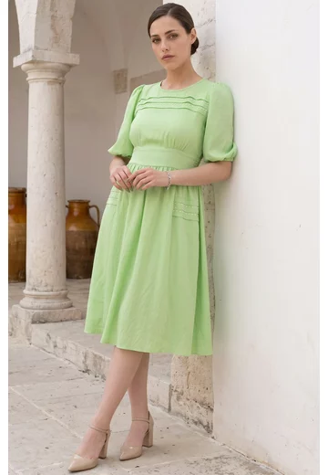 Rochie ethereal mint delicata din crep de vascoza cu detalii din perle