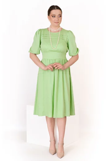Rochie ethereal mint delicata din crep de vascoza cu detalii din perle