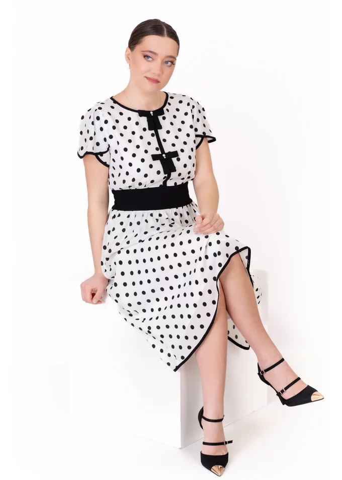 Rochie fancy polka charm din vascoza alb negru decorata cu fundite