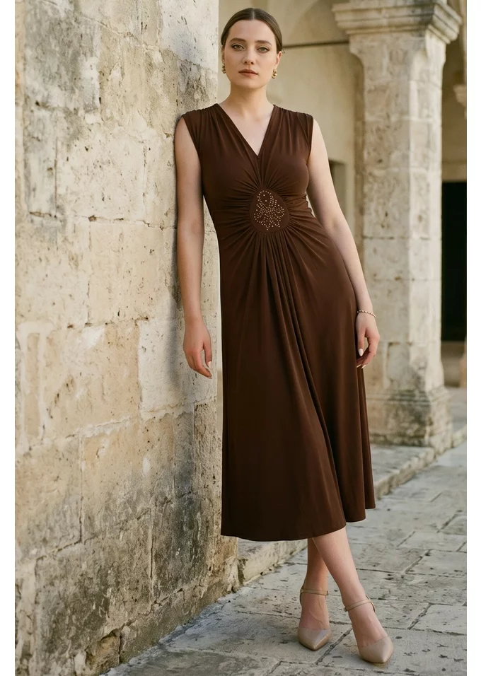 Rochie fronsata dark brown din jerse accesorizata cu strasuri