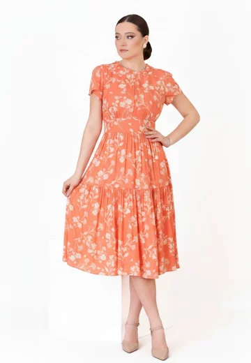 Rochie fuzz peach cu volanas la decolteu din vascoza florala