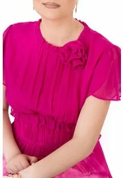 Rochie hot pink sweet ruffles din matase fina decorata cu floare