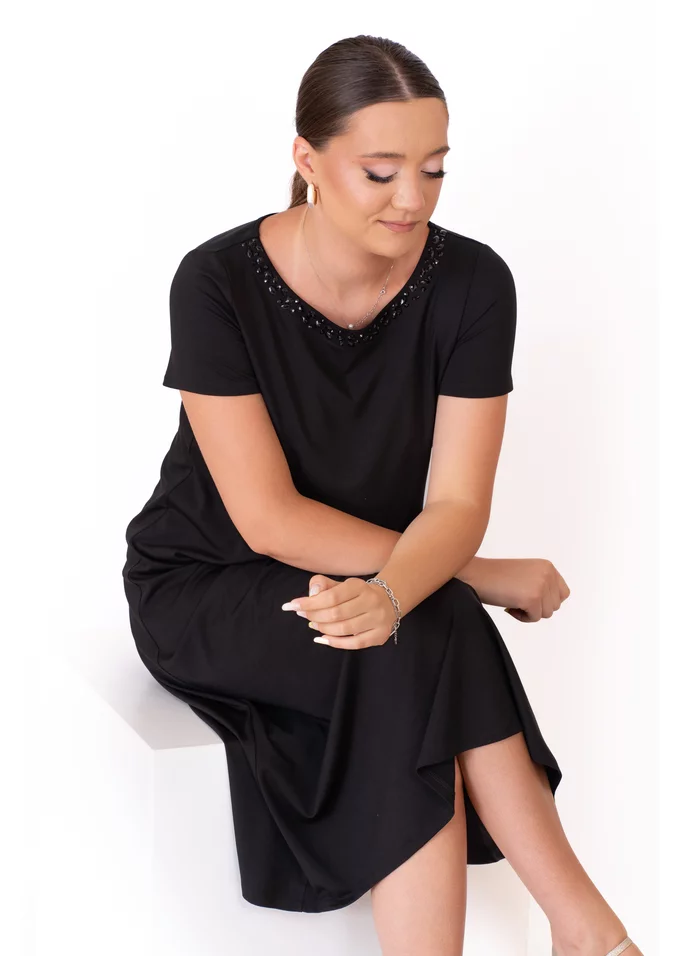 Rochie lejera din jerse accesorizata cu strasuri ton in ton