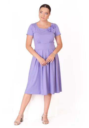 Rochie lejera din jerse mov lavanda accesorizata cu flori