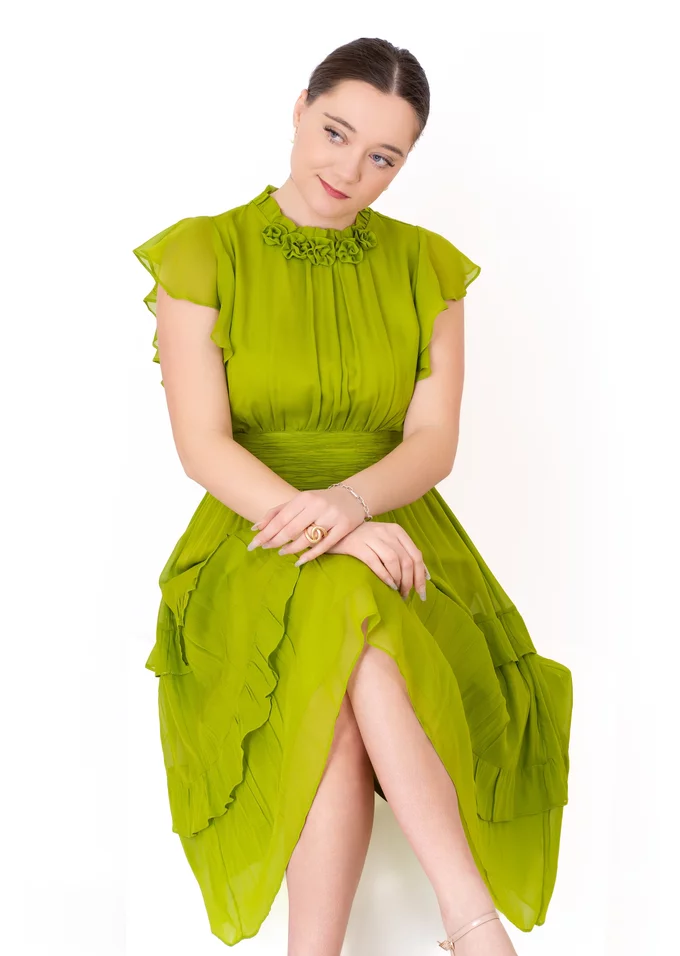 Rochie lime eclat cu volane rafinate din matase decorata cu flori