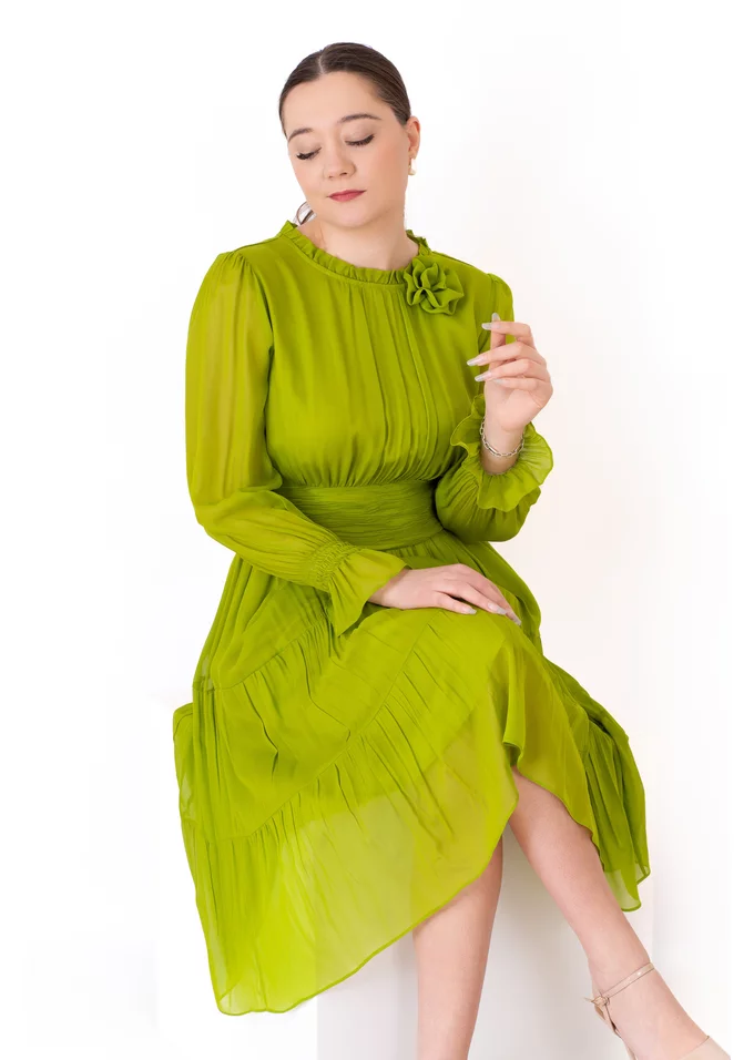 Rochie lime eclat din matase decorata cu floare