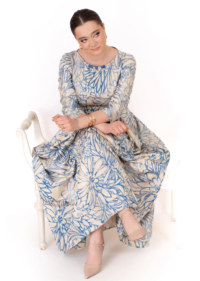 Rochie lunga ametist tone de gala din tafta imprimata accesorizata cu pietre