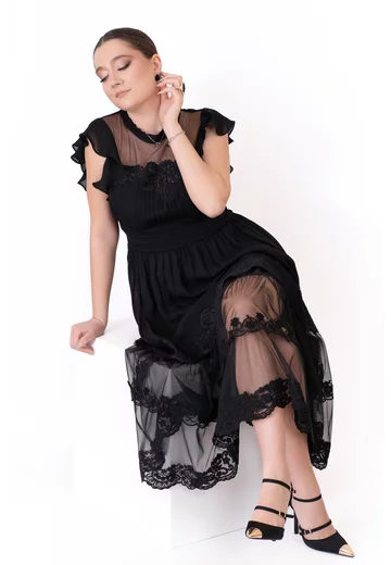 Rochie midi quiet luxury din voal de matase si treceri fine de texturi si broderie