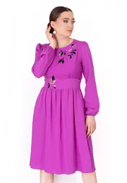 Rochie pure magenta creponata cu aplicatii elegante auriu negru