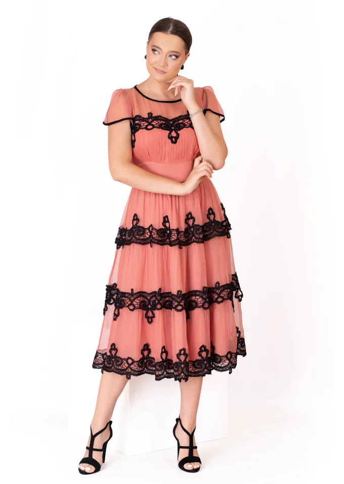 Rochie rust in bloom din organza cu broderii negre in contrast