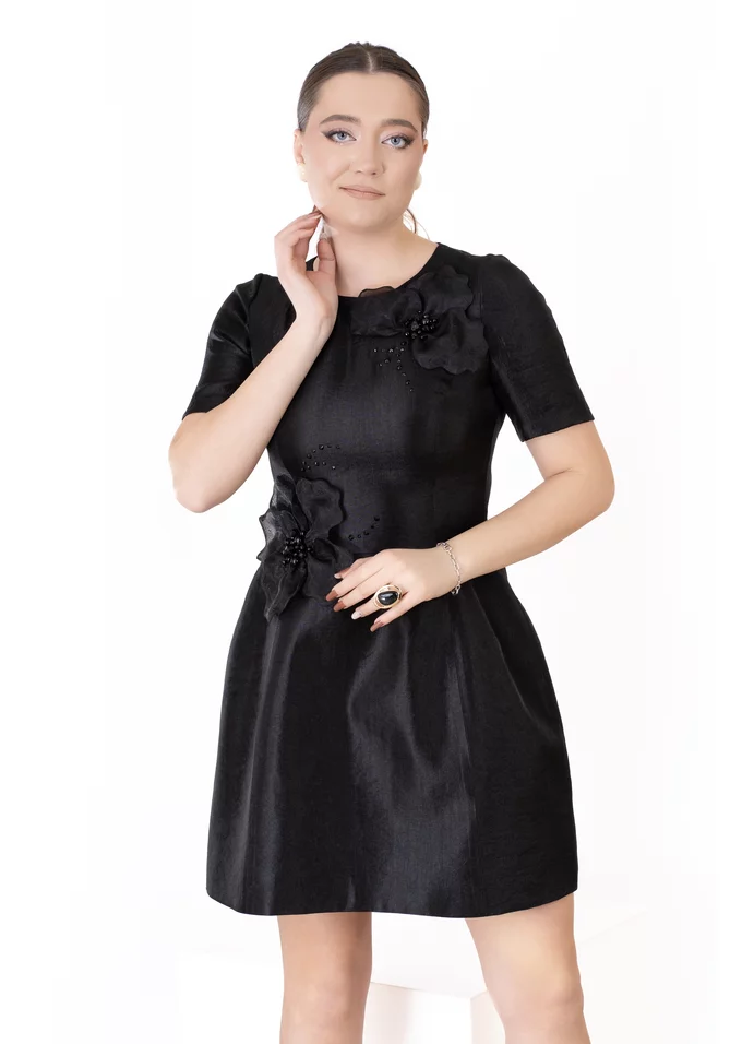 Rochie structurata night sparkle din organza cu aspect satinat si detalii florale inedite