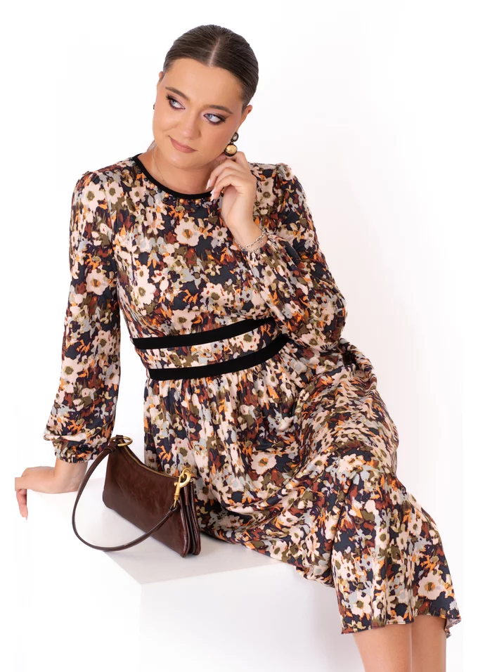 Rochie vintage amour din vascoza  imprimata in stil boem accesorizata cu perle