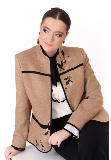 Sacou beige brown decorat cu strasuri si broderie