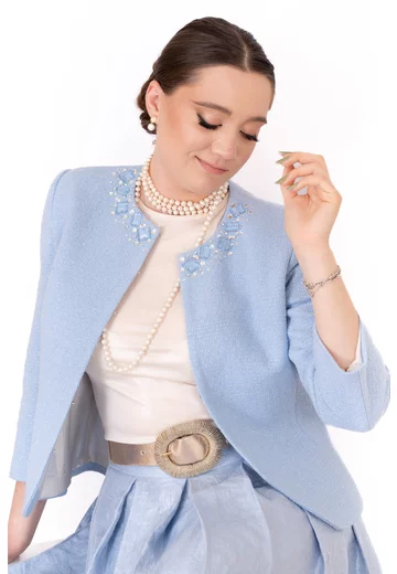 Sacou celestial blue din tweed accesorizat cu pietre