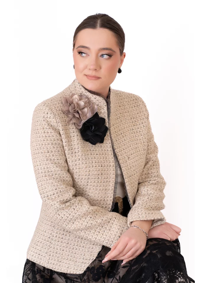 Sacou din tweed pepit cafe au lait decorat cu aplicatii florale