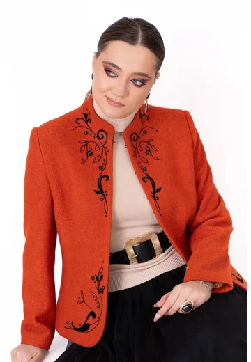 Sacou ember wool brodat fin din lana boucle decorat cu broderie si strasuri