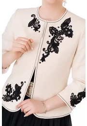 Sacou fantasy din in natur cu broderie neagra in contrast