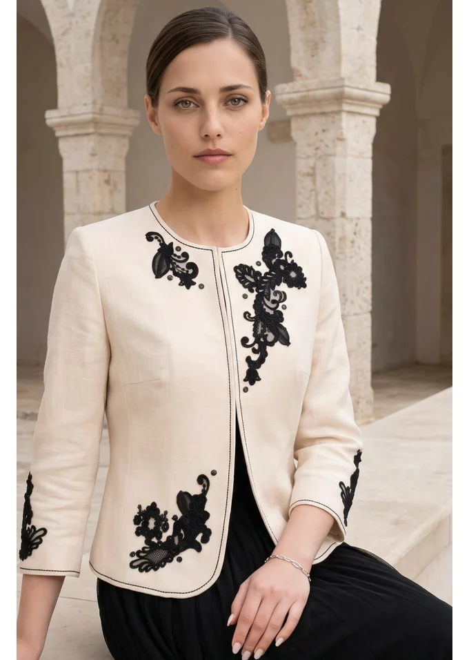 Sacou fantasy din in natur cu broderie neagra in contrast