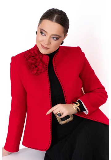 Sacou fine stitch rosu din lana boucle decorat cu flori