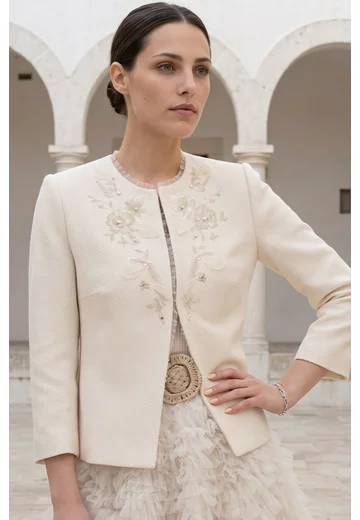 Sacou gold touch din tweed crem raiat decorat cu broderie