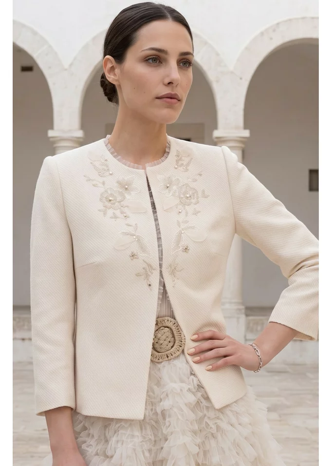 Sacou gold touch din tweed crem raiat decorat cu broderie