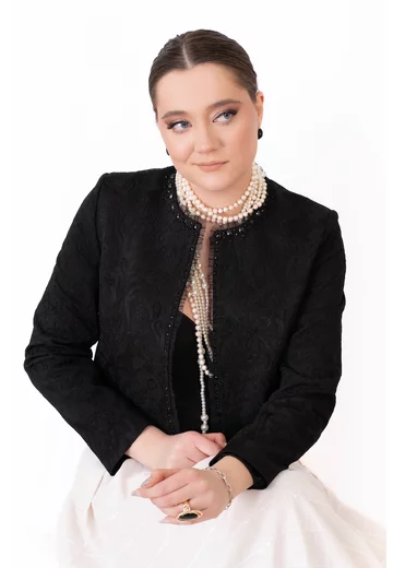 Sacou scurt elegant din brocard negru decorat cu strasuri ton in ton